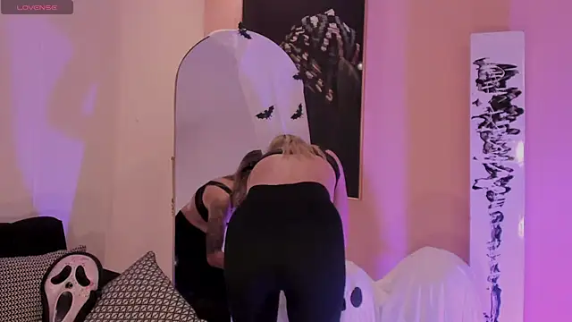 EveBensonX online show from October 31, 2025, 12:39 pm