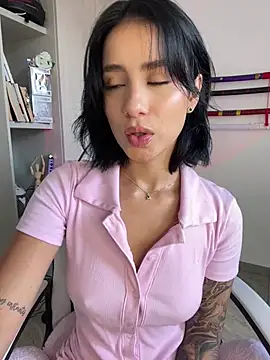 Snapshot of Ale_Lewis chatting on January 17, 2025, 8:22 pm Ale Lewis online show from January 17, 2025, 8:22 pm