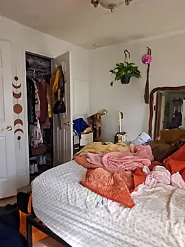 mossy kiss online show from November 5, 2025, 6:41 pm