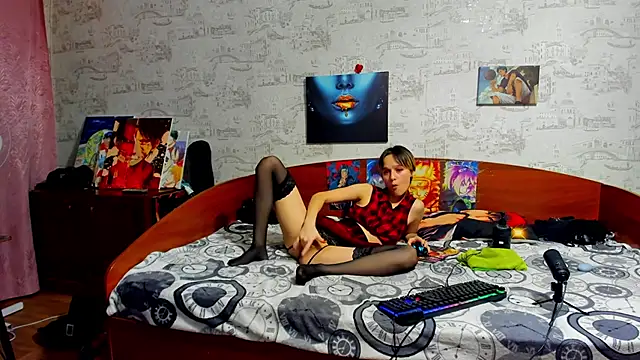 KagamiTayga online show from November 9, 2025, 2:37 pm