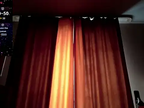 Snapshot of ROXOLANAA_SEXY chatting on March 17, 2025, 8:18 am ROXOLANAA SEXY online show from March 17, 2025, 8:18 am