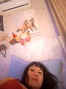 Snapshot of ROXOLANAA_SEXY chatting on March 19, 2025, 5:06 pm ROXOLANAA SEXY online show from March 19, 2025, 5:06 pm