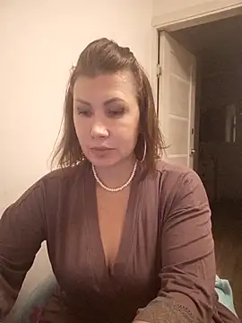 Snapshot of ROXOLANAA_SEXY chatting on October 23, 2025, 8:40 pm ROXOLANAA SEXY online show from October 23, 2025, 8:40 pm