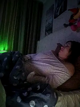 Snapshot of ROXOLANAA_SEXY chatting on November 23, 2025, 1:05 am ROXOLANAA SEXY online show from November 23, 2025, 1:05 am