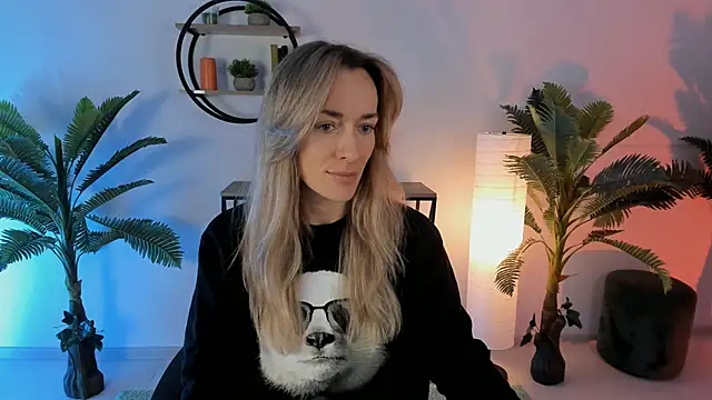 Snapshot of RebeccaMartinez chatting on January 25, 2025, 8:10 am RebeccaMartinez online show from January 25, 2025, 8:10 am