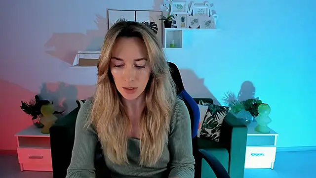 Snapshot of RebeccaMartinez chatting on February 2, 2025, 5:42 am RebeccaMartinez online show from February 2, 2025, 5:42 am