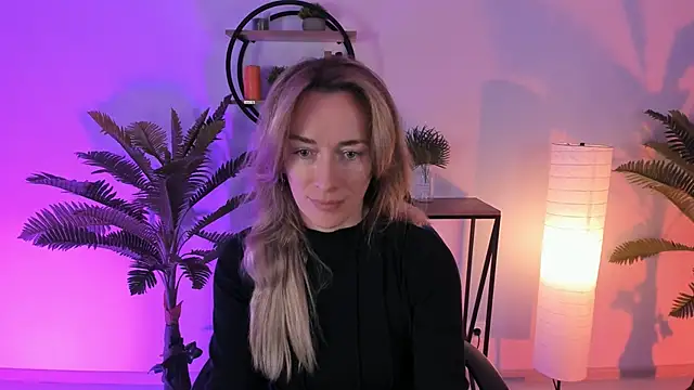 Snapshot of RebeccaMartinez chatting on February 6, 2025, 8:50 am RebeccaMartinez online show from February 6, 2025, 8:50 am