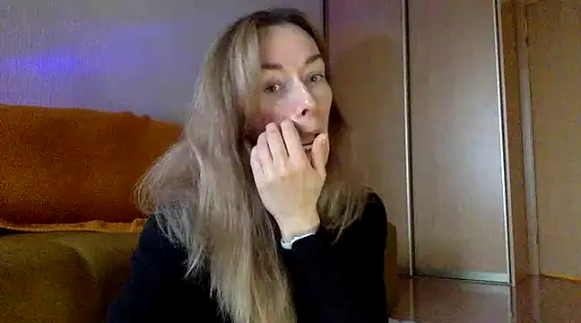 Snapshot of RebeccaMartinez chatting on March 14, 2025, 1:13 pm RebeccaMartinez online show from March 14, 2025, 1:13 pm
