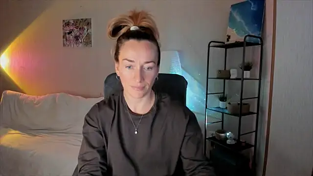 Snapshot of RebeccaMartinez chatting on November 2, 2025, 11:23 am RebeccaMartinez online show from November 2, 2025, 11:23 am