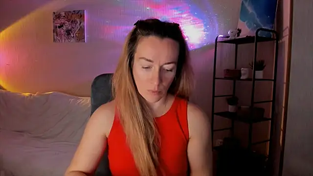 Snapshot of RebeccaMartinez chatting on November 10, 2025, 6:12 am RebeccaMartinez online show from November 10, 2025, 6:12 am