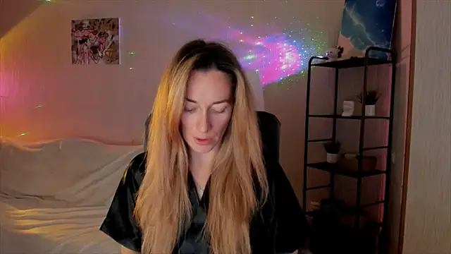 Snapshot of RebeccaMartinez chatting on November 17, 2025, 10:32 am RebeccaMartinez online show from November 17, 2025, 10:32 am