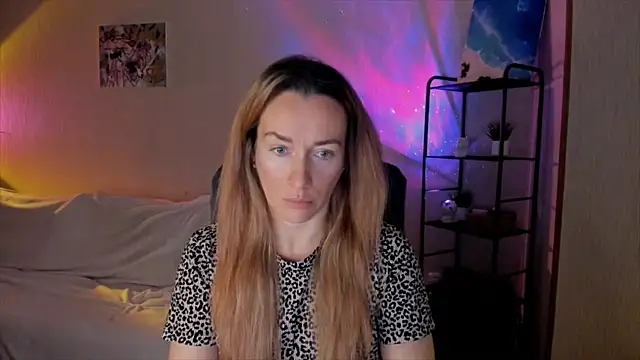 Snapshot of RebeccaMartinez chatting on December 4, 2025, 7:39 am RebeccaMartinez online show from December 4, 2025, 7:39 am