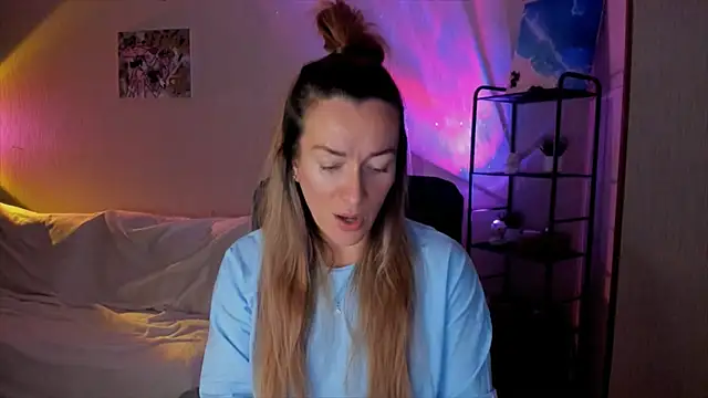 Snapshot of RebeccaMartinez chatting on December 5, 2025, 6:44 am RebeccaMartinez online show from December 5, 2025, 6:44 am