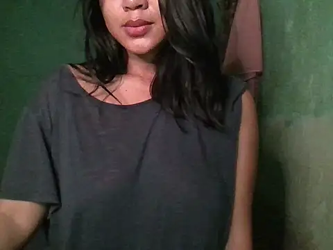 Snapshot of _smiling4u_ chatting on October 21, 2025, 2:29 pm smiling4u online show from October 21, 2025, 2:29 pm