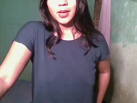 Snapshot of _smiling4u_ chatting on December 5, 2025, 8:23 am smiling4u online show from December 5, 2025, 8:23 am