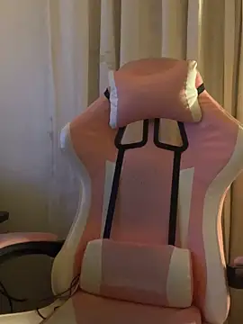 Snapshot of LittleBabyCat22 chatting on November 6, 2025, 4:35 am LittleBabyCat22 online show from November 6, 2025, 4:35 am