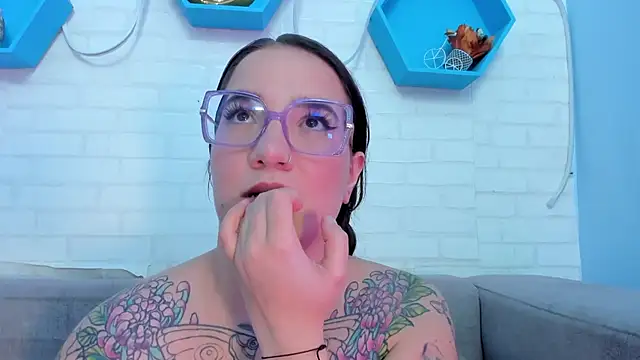 Snapshot of DEVA_BLUE_ chatting on January 28, 2025, 8:04 am DEVA BLUE online show from January 28, 2025, 8:04 am