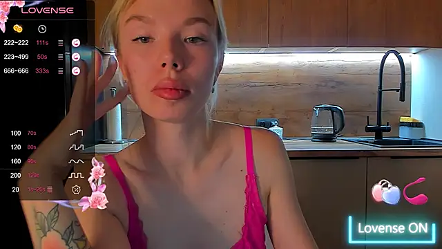 Snapshot of Olivia_Bells chatting on October 23, 2025, 9:35 pm Olivia Bells online show from October 23, 2025, 9:35 pm
