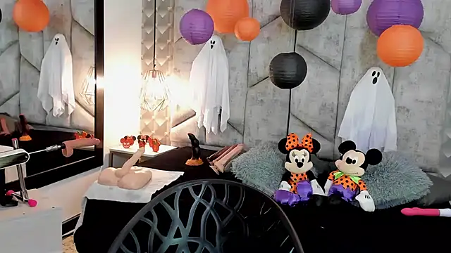 NiicolleMiller online show from October 26, 2025, 12:33 pm