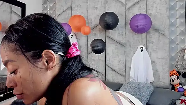 NiicolleMiller online show from October 29, 2025, 11:23 am