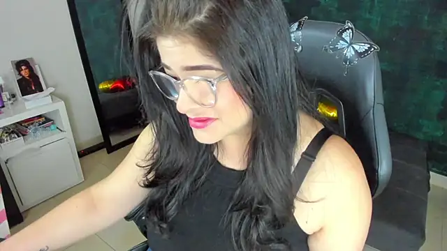 Snapshot of BellaFlaming chatting on December 23, 2024, 11:04 am BellaFlaming online show from December 23, 2024, 11:04 am