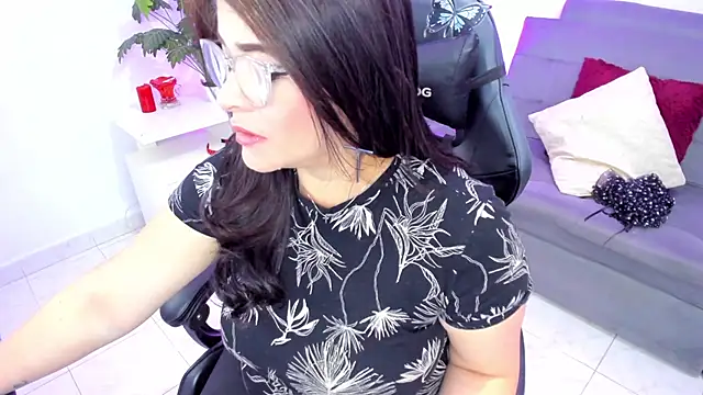 Snapshot of BellaFlaming chatting on February 10, 2025, 12:50 pm BellaFlaming online show from February 10, 2025, 12:50 pm