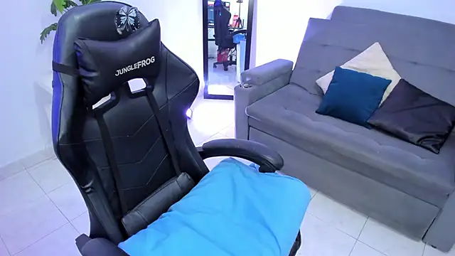 Snapshot of BellaFlaming chatting on February 11, 2025, 1:51 pm BellaFlaming online show from February 11, 2025, 1:51 pm