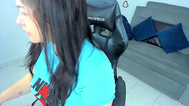 Snapshot of BellaFlaming chatting on March 7, 2025, 9:40 am BellaFlaming online show from March 7, 2025, 9:40 am