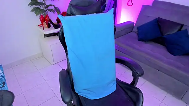 Snapshot of BellaFlaming chatting on March 21, 2025, 1:45 pm BellaFlaming online show from March 21, 2025, 1:45 pm