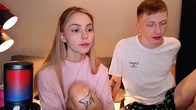 juliaanddima online show from October 20, 2025, 11:16 pm