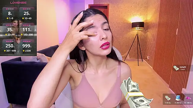 miiaa evans online show from November 28, 2025, 11:24 am