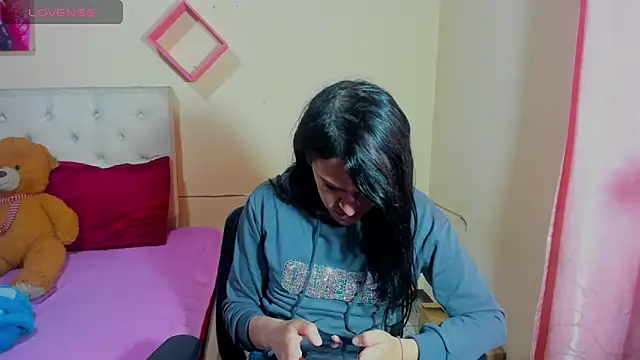 Snapshot of sweet1Girl chatting on December 18, 2024, 1:56 pm sweet1Girl online show from December 18, 2024, 1:56 pm