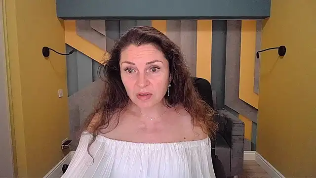 EllaLong online show from December 4, 2024, 1:31 pm