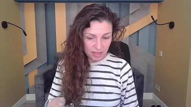 EllaLong online show from November 3, 2025, 12:39 pm