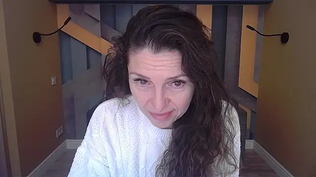 EllaLong online show from November 30, 2025, 12:31 pm