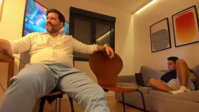 Snapshot of Maxi_TheBigDaddy chatting on December 8, 2024, 6:50 pm Maxi TheBigDaddy online show from December 8, 2024, 6:50 pm