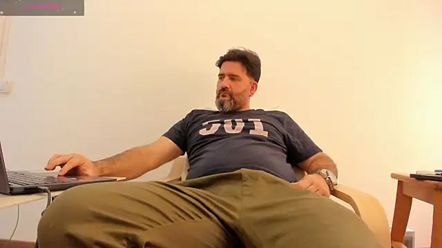 Snapshot of Maxi_TheBigDaddy chatting on January 26, 2025, 12:33 pm Maxi TheBigDaddy online show from January 26, 2025, 12:33 pm