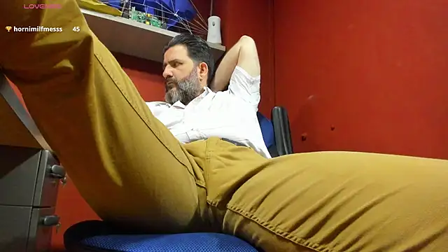 Snapshot of Maxi_TheBigDaddy chatting on February 25, 2025, 3:27 pm Maxi TheBigDaddy online show from February 25, 2025, 3:27 pm