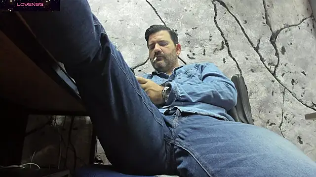 Snapshot of Maxi_TheBigDaddy chatting on September 17, 2025, 1:57 pm Maxi TheBigDaddy online show from September 17, 2025, 1:57 pm