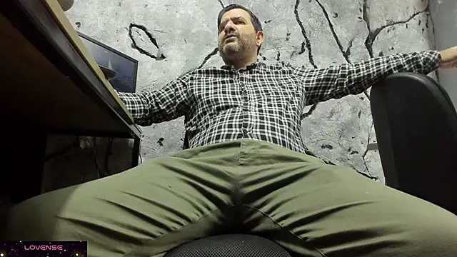 Snapshot of Maxi_TheBigDaddy chatting on September 24, 2025, 10:29 am Maxi TheBigDaddy online show from September 24, 2025, 10:29 am