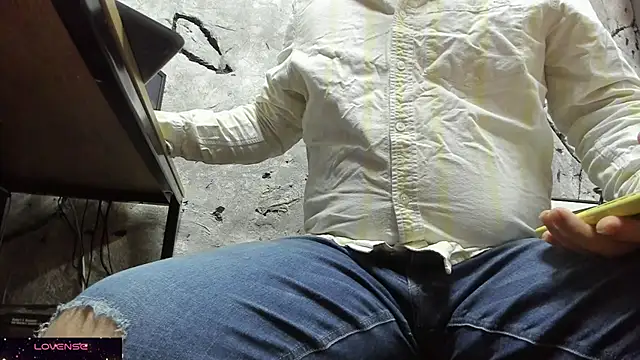 Snapshot of Maxi_TheBigDaddy chatting on October 12, 2025, 1:21 pm Maxi TheBigDaddy online show from October 12, 2025, 1:21 pm