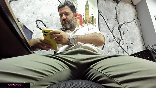 Snapshot of Maxi_TheBigDaddy chatting on November 7, 2025, 11:43 am Maxi TheBigDaddy online show from November 7, 2025, 11:43 am