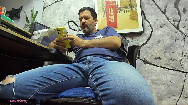 Snapshot of Maxi_TheBigDaddy chatting on November 25, 2025, 5:02 pm Maxi TheBigDaddy online show from November 25, 2025, 5:02 pm