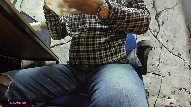 Snapshot of Maxi_TheBigDaddy chatting on November 27, 2025, 5:15 pm Maxi TheBigDaddy online show from November 27, 2025, 5:15 pm