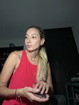 Snapshot of DanikRosse chatting on December 14, 2024, 6:02 am DanikRosse online show from December 14, 2024, 6:02 am