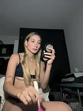 Snapshot of DanikRosse chatting on January 22, 2025, 3:52 am DanikRosse online show from January 22, 2025, 3:52 am