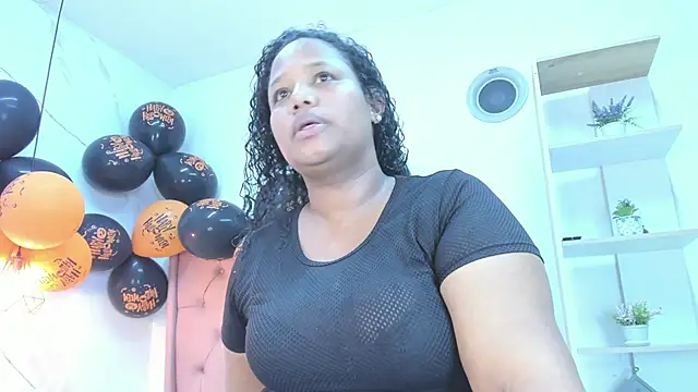 Snapshot of Belle_Brunette chatting on November 1, 2025, 9:28 pm Belle Brunette online show from November 1, 2025, 9:28 pm