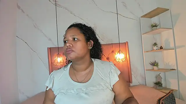 Snapshot of Belle_Brunette chatting on December 5, 2025, 8:38 pm Belle Brunette online show from December 5, 2025, 8:38 pm