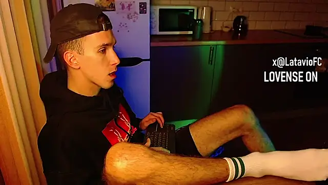 Midnighter  online show from September 28, 2025, 3:23 am