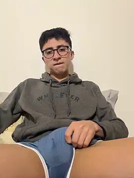 Snapshot of CamiRojas_boy chatting on October 10, 2025, 4:11 am CamiRojas boy online show from October 10, 2025, 4:11 am